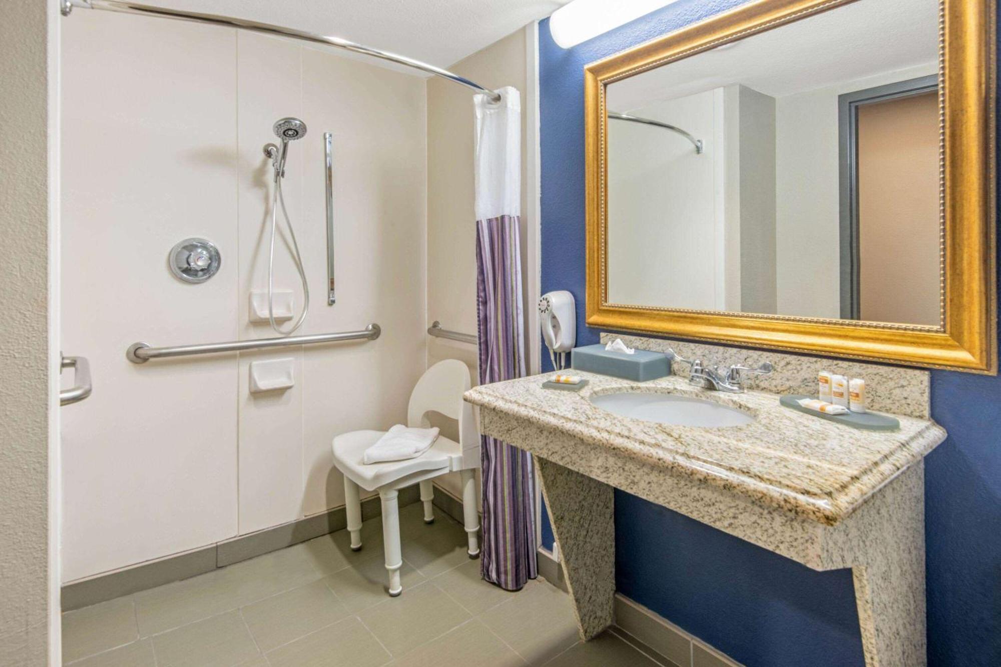 La Quinta By Wyndham Denison - North Lake Texoma Extérieur photo